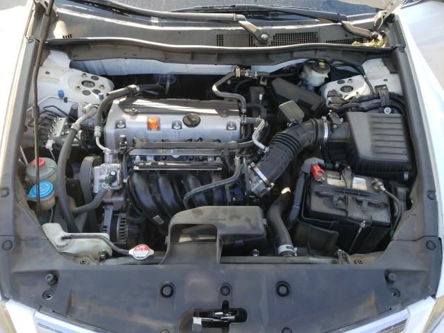 Photo 6 VIN: 1HGCP2F38BA060502 - HONDA ACCORD LX 