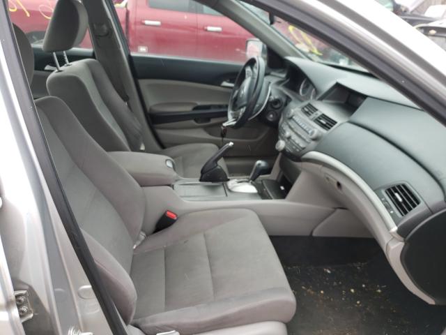 Photo 4 VIN: 1HGCP2F38BA153665 - HONDA ACCORD LX 