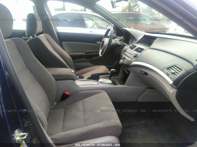 Photo 4 VIN: 1HGCP2F38CA004030 - HONDA ACCORD SDN 