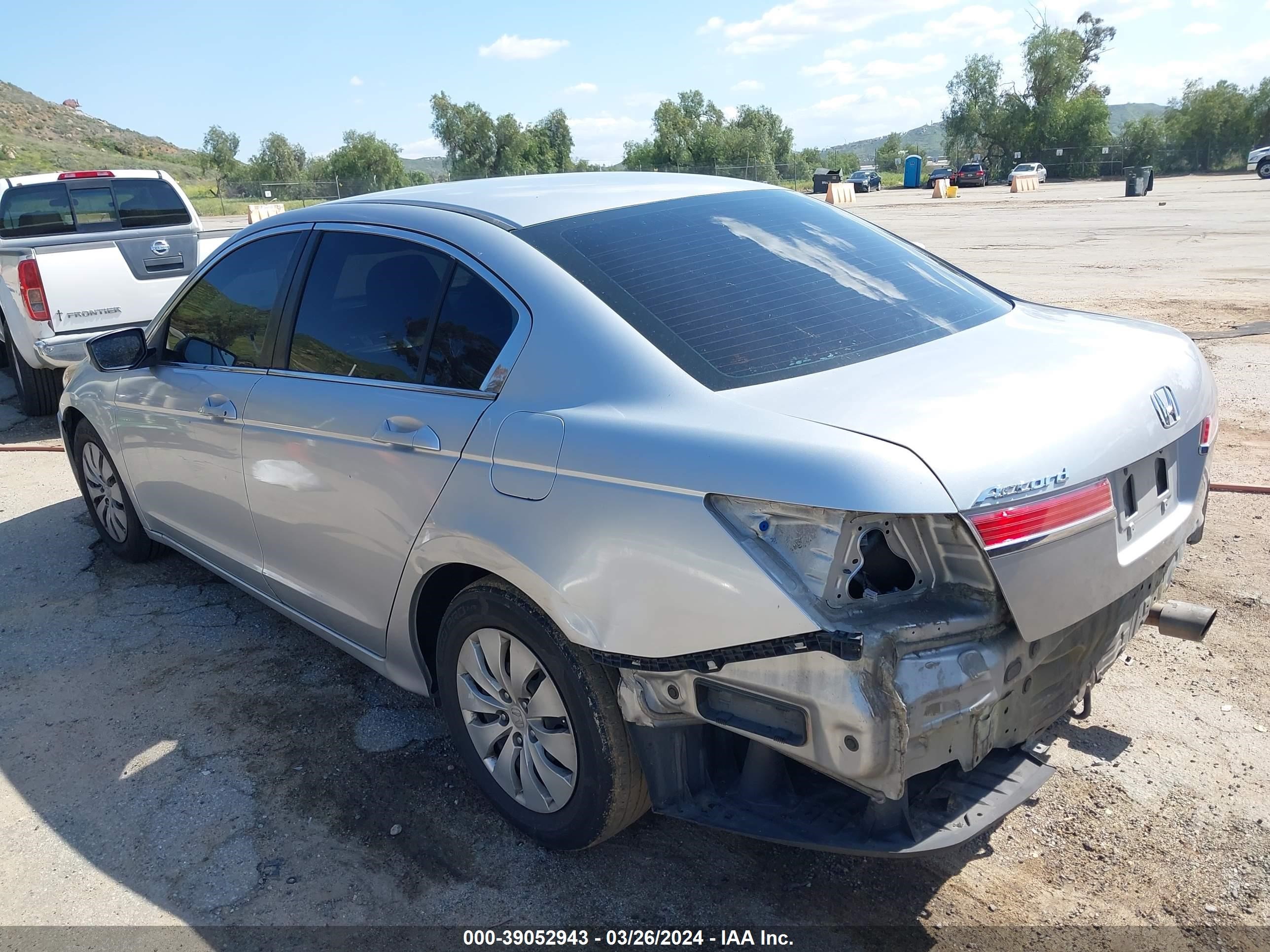 Photo 2 VIN: 1HGCP2F38CA240824 - HONDA ACCORD 