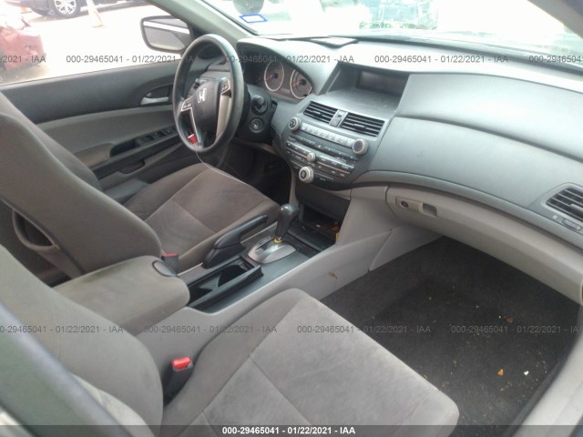 Photo 4 VIN: 1HGCP2F39AA020704 - HONDA ACCORD SDN 