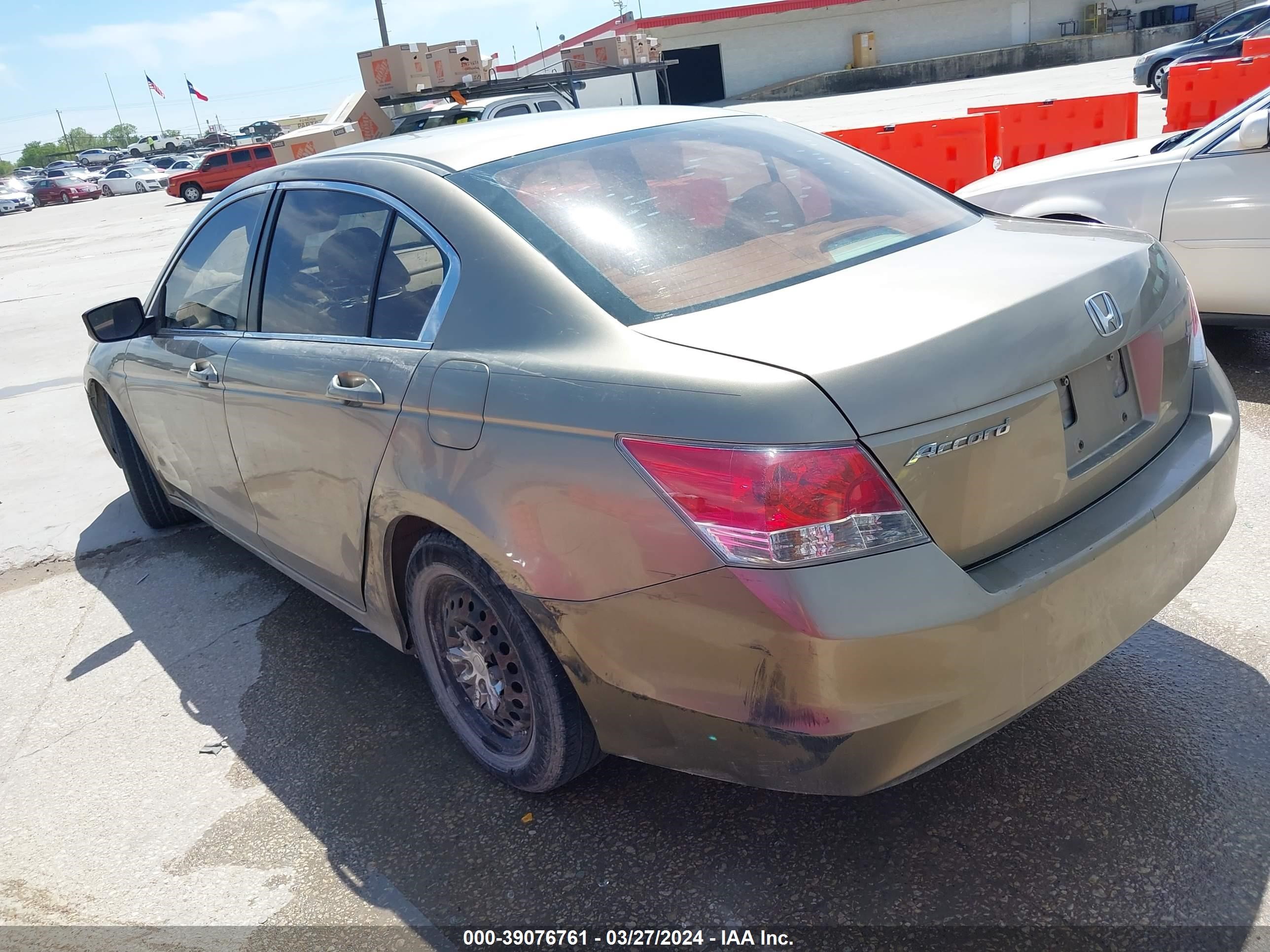 Photo 2 VIN: 1HGCP2F39AA111617 - HONDA ACCORD 