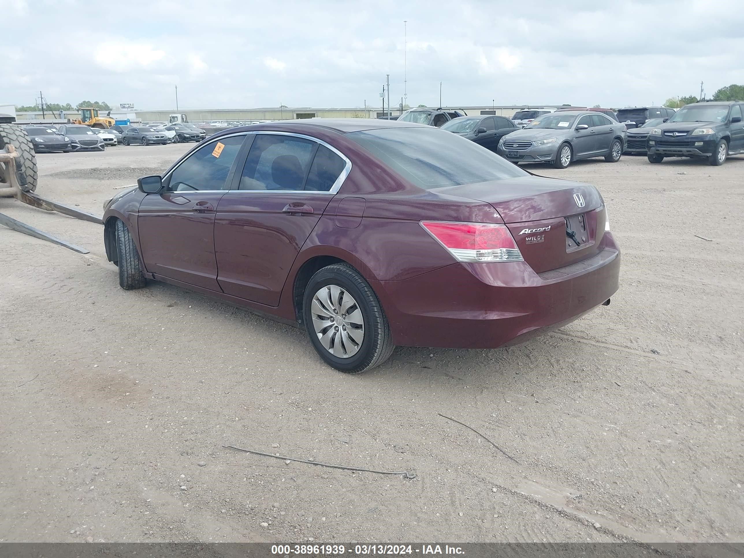 Photo 2 VIN: 1HGCP2F39AA146688 - HONDA ACCORD 