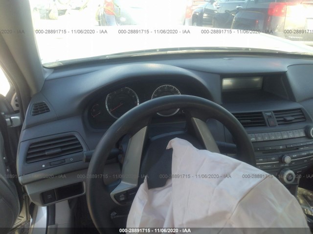 Photo 4 VIN: 1HGCP2F39AA185782 - HONDA ACCORD SDN 