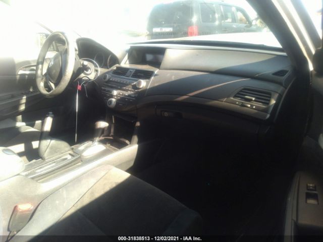 Photo 4 VIN: 1HGCP2F39AA195647 - HONDA ACCORD SDN 