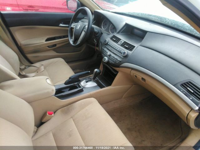 Photo 4 VIN: 1HGCP2F39BA046687 - HONDA ACCORD SDN 