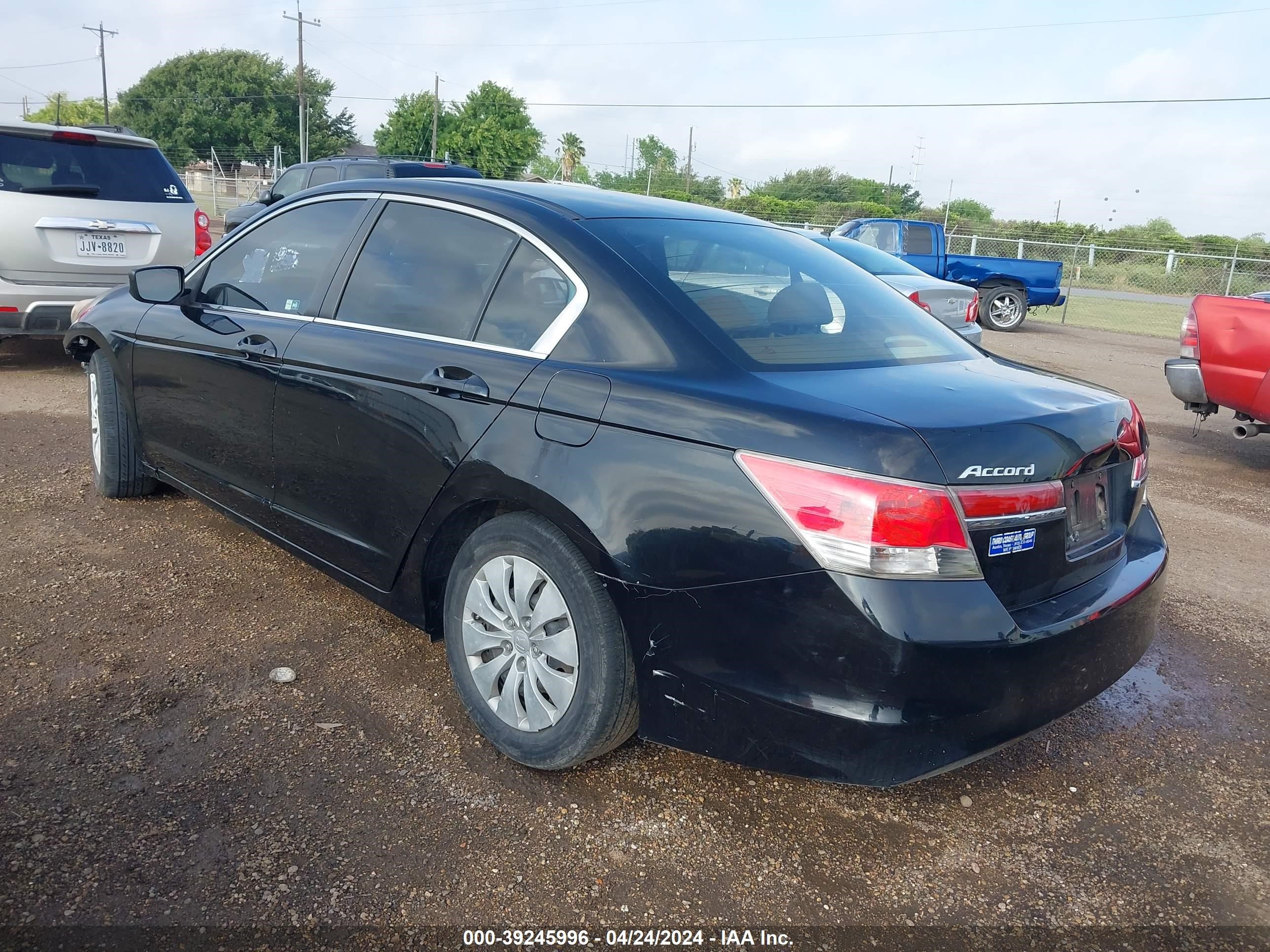 Photo 2 VIN: 1HGCP2F39BA094142 - HONDA ACCORD 