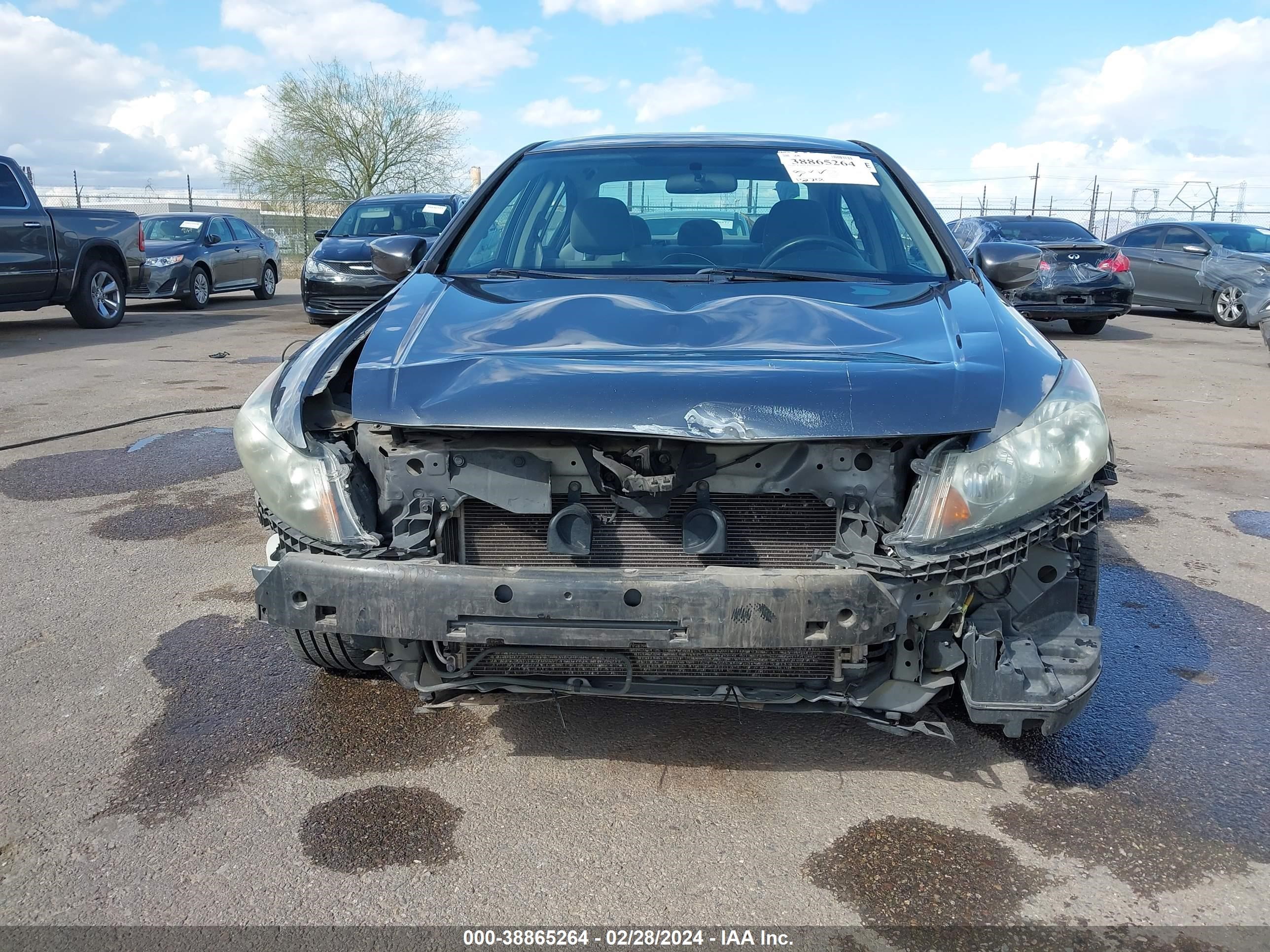 Photo 11 VIN: 1HGCP2F39BA121713 - HONDA ACCORD 