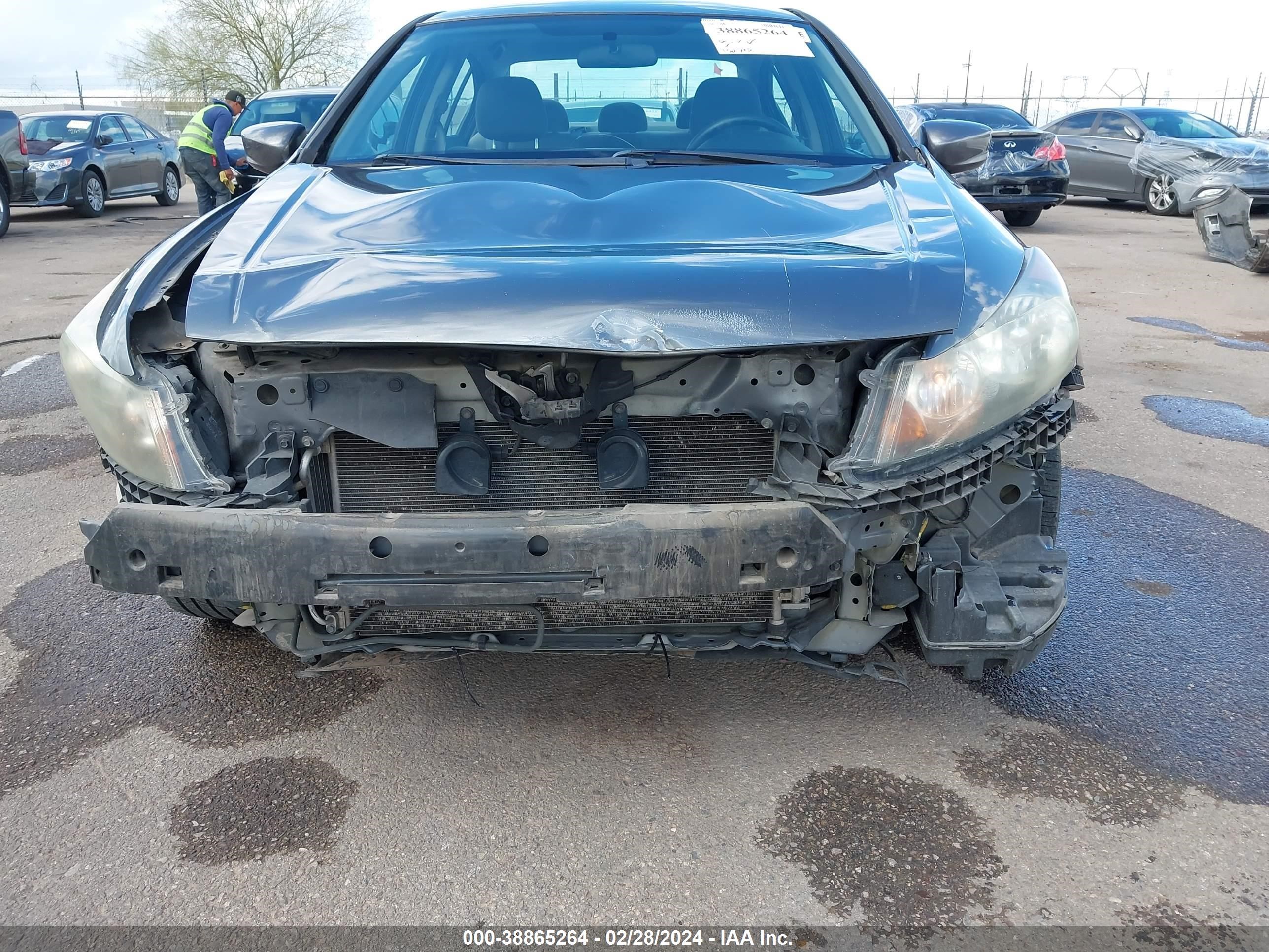 Photo 5 VIN: 1HGCP2F39BA121713 - HONDA ACCORD 