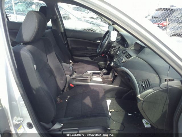 Photo 4 VIN: 1HGCP2F39BA144795 - HONDA ACCORD SDN 