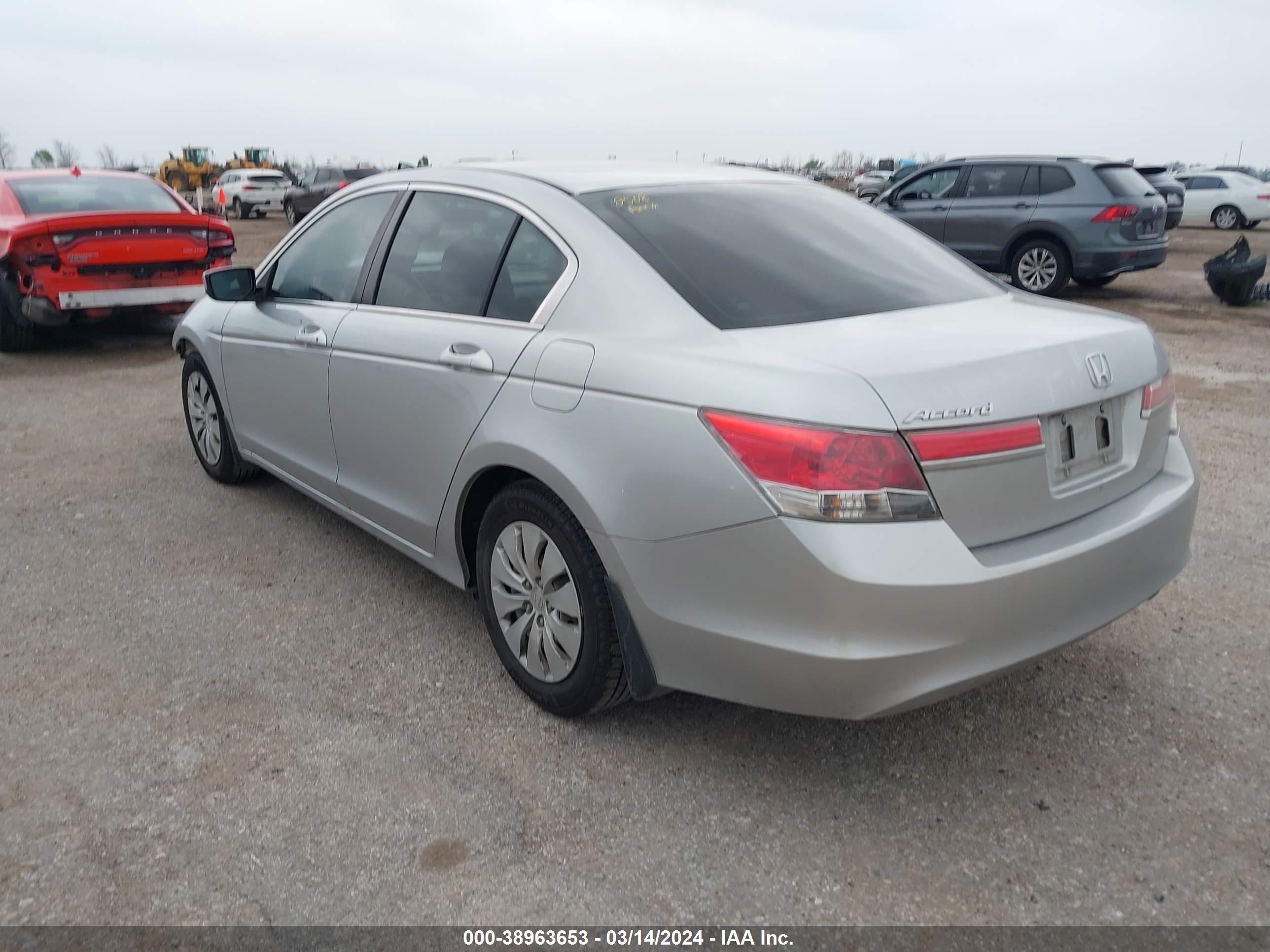 Photo 2 VIN: 1HGCP2F39CA037909 - HONDA ACCORD 