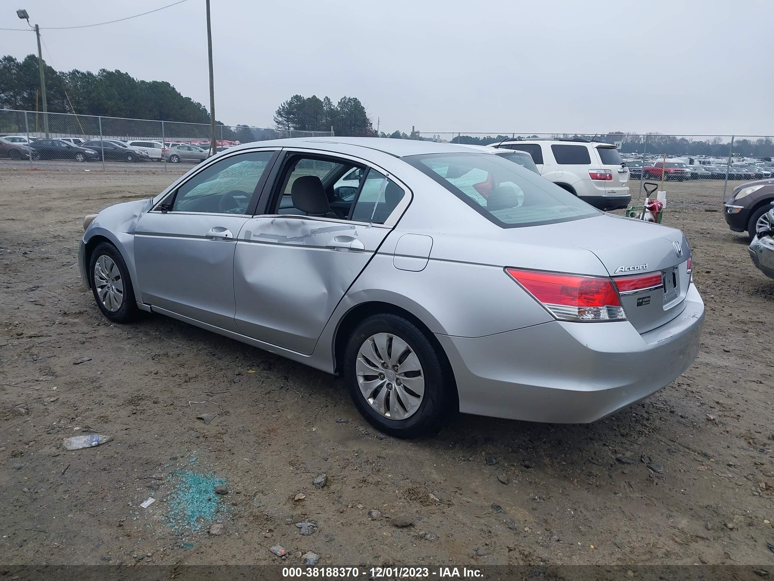 Photo 2 VIN: 1HGCP2F39CA076547 - HONDA ACCORD 