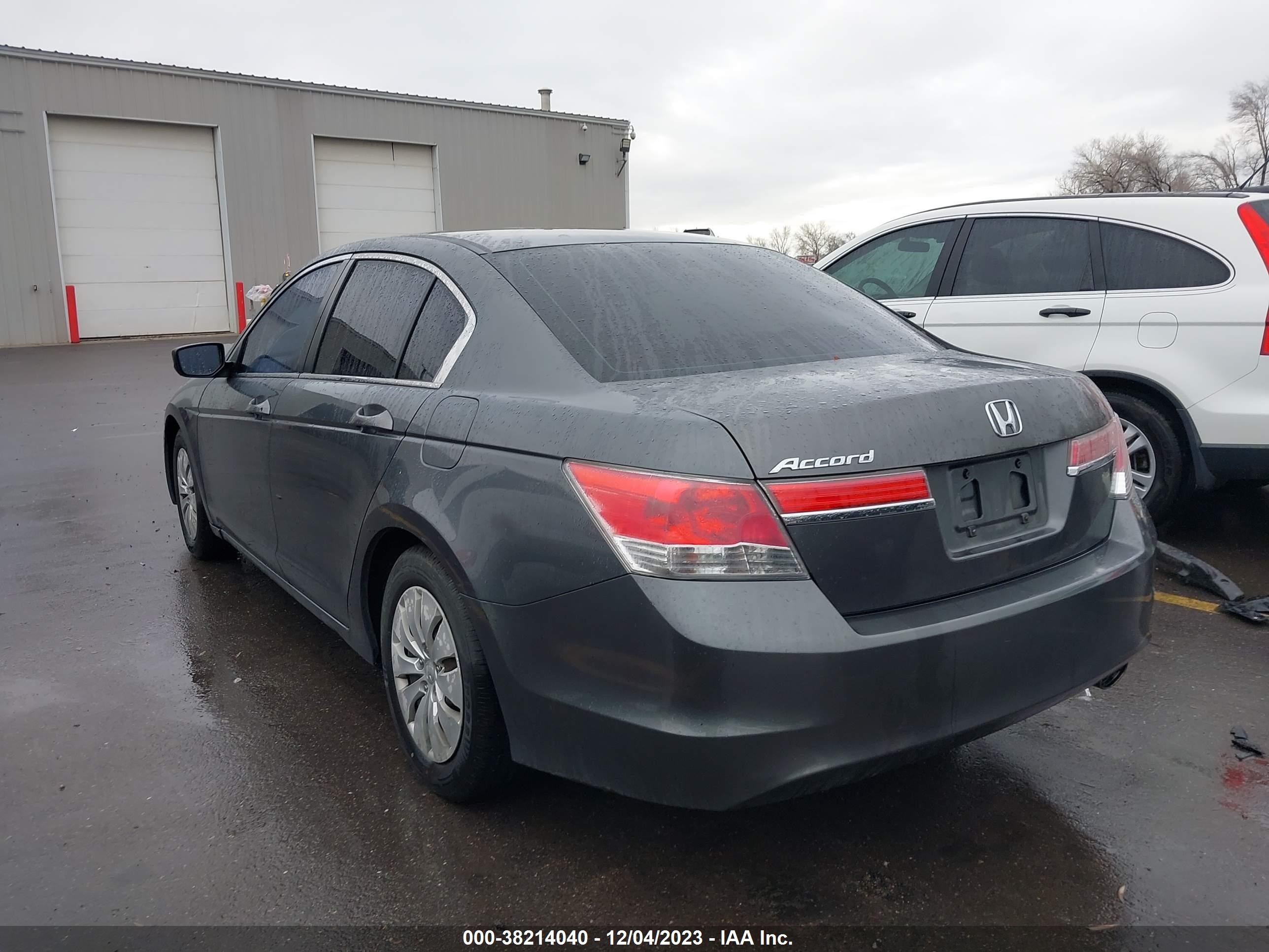 Photo 2 VIN: 1HGCP2F39CA160626 - HONDA ACCORD 