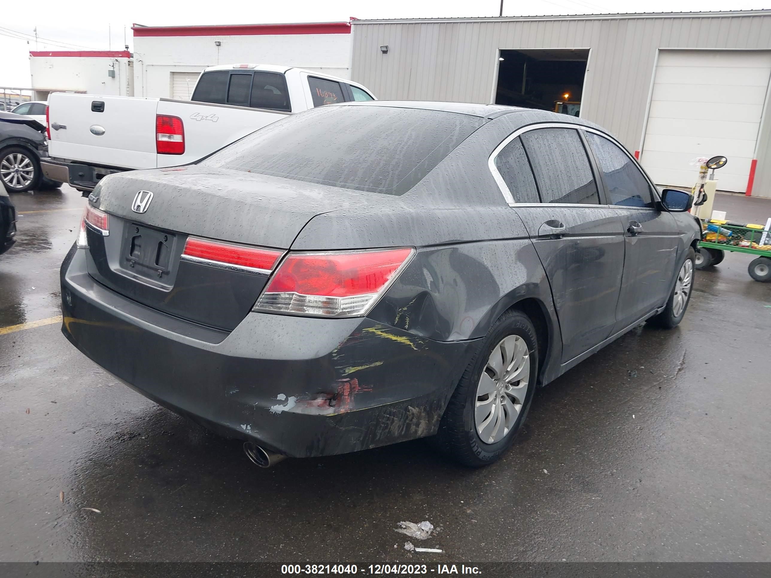 Photo 3 VIN: 1HGCP2F39CA160626 - HONDA ACCORD 