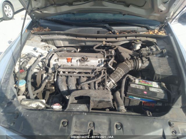 Photo 9 VIN: 1HGCP2F39CA233428 - HONDA ACCORD SDN 