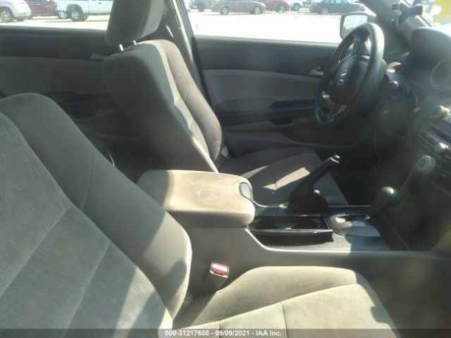 Photo 4 VIN: 1HGCP2F3XAA003314 - HONDA ACCORD SDN 