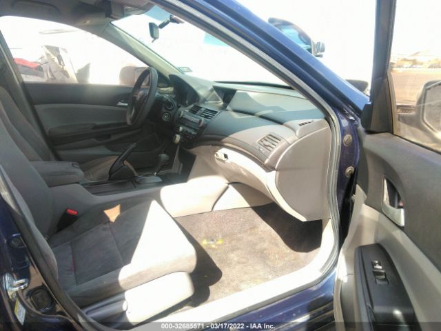 Photo 4 VIN: 1HGCP2F3XAA039892 - HONDA ACCORD SDN 