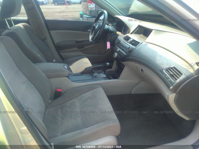 Photo 4 VIN: 1HGCP2F3XAA055509 - HONDA ACCORD SDN 