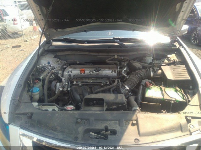 Photo 9 VIN: 1HGCP2F3XAA055509 - HONDA ACCORD SDN 