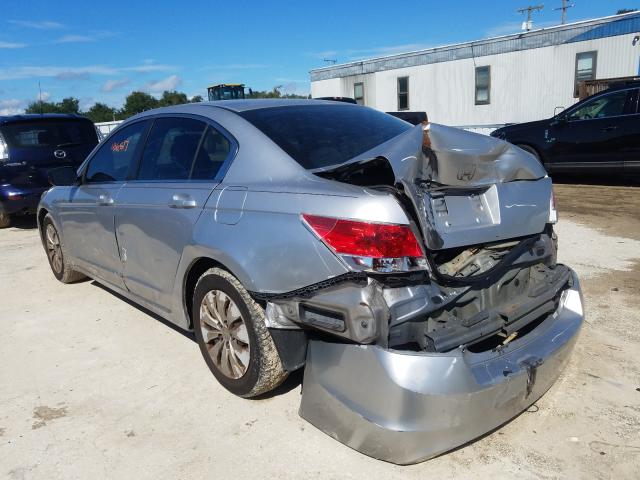 Photo 2 VIN: 1HGCP2F3XAA056126 - HONDA ACCORD LX 