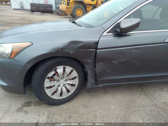 Photo 5 VIN: 1HGCP2F3XAA063948 - HONDA ACCORD SDN 