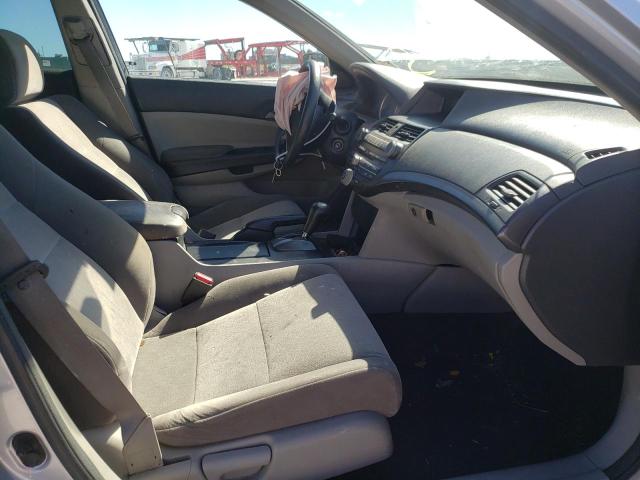 Photo 4 VIN: 1HGCP2F3XAA069328 - HONDA ACCORD LX 