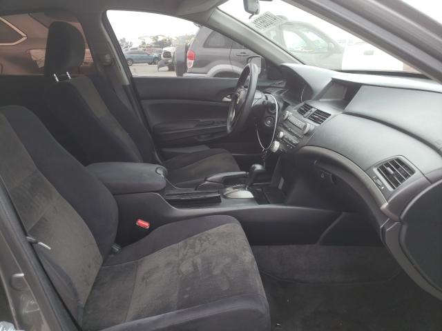 Photo 4 VIN: 1HGCP2F3XAA081379 - HONDA ACCORD LX 