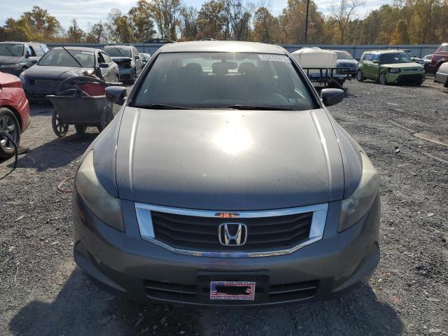 Photo 4 VIN: 1HGCP2F3XAA102053 - HONDA ACCORD 