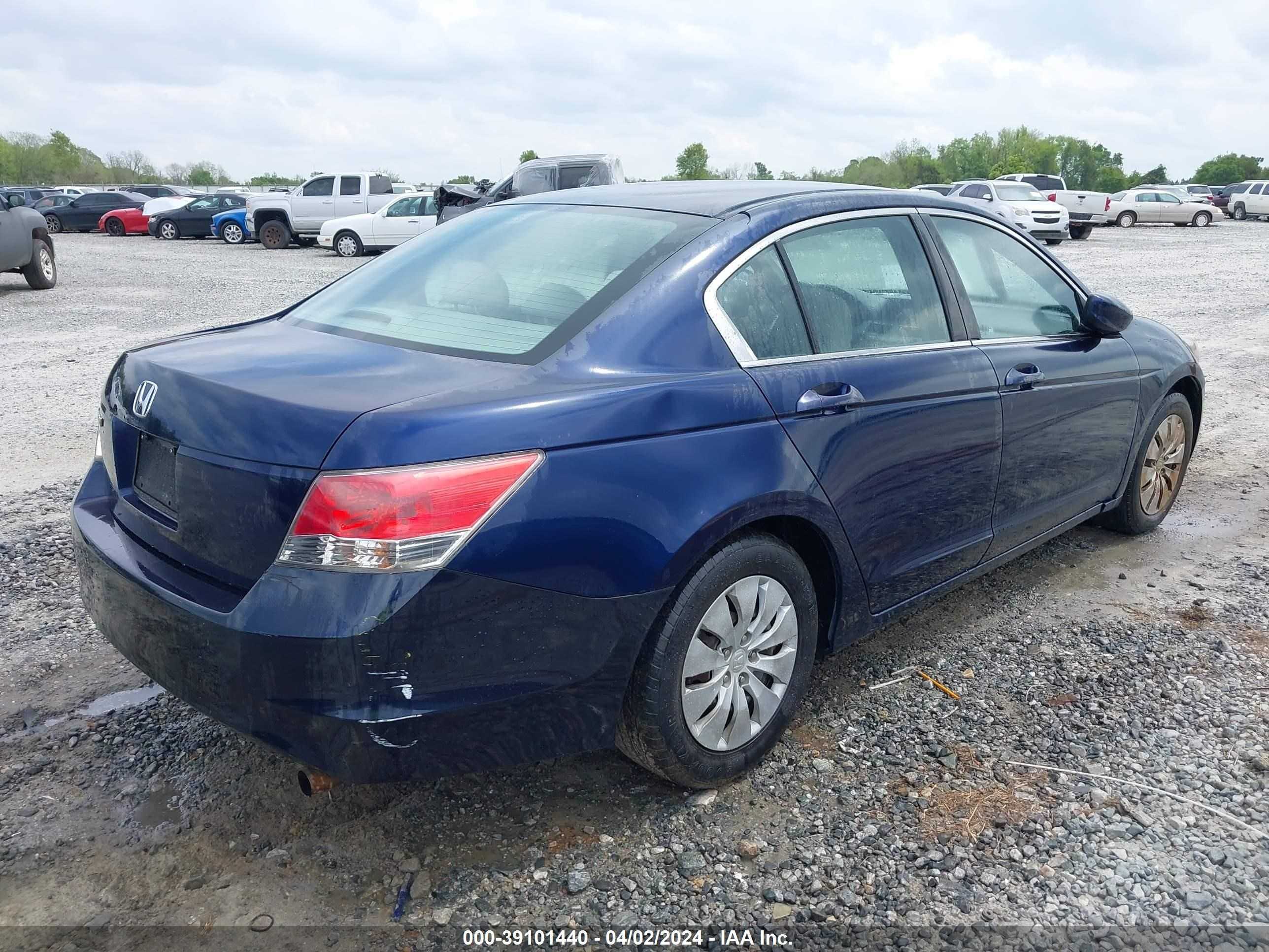 Photo 3 VIN: 1HGCP2F3XAA128345 - HONDA ACCORD 