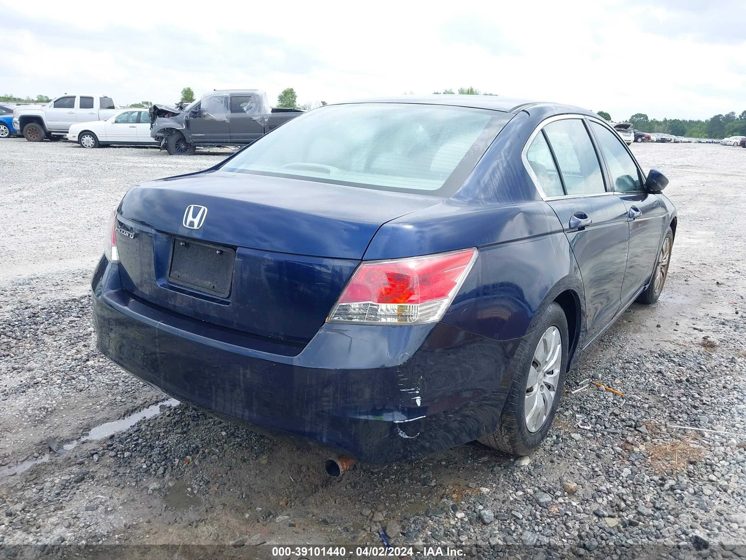 Photo 5 VIN: 1HGCP2F3XAA128345 - HONDA ACCORD 