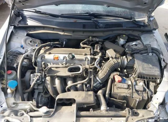 Photo 9 VIN: 1HGCP2F3XAA142584 - HONDA ACCORD 