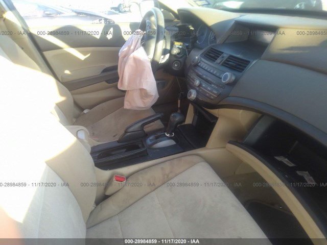 Photo 4 VIN: 1HGCP2F3XAA168053 - HONDA ACCORD SDN 