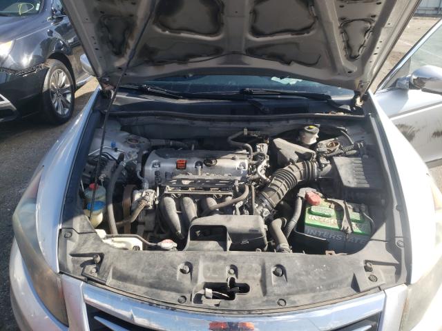 Photo 6 VIN: 1HGCP2F3XBA016758 - HONDA ACCORD LX 