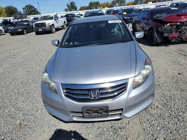 Photo 4 VIN: 1HGCP2F3XBA025119 - HONDA ACCORD 