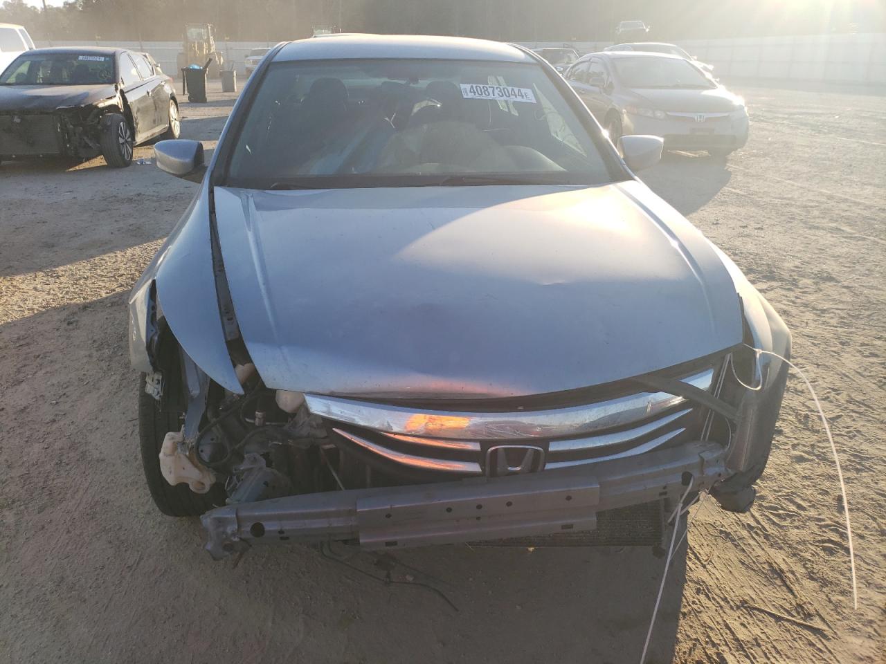 Photo 4 VIN: 1HGCP2F3XBA027646 - HONDA ACCORD 