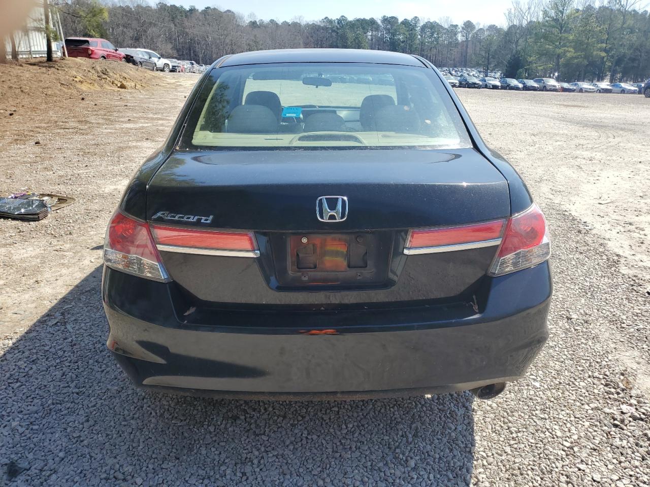 Photo 5 VIN: 1HGCP2F3XBA036203 - HONDA ACCORD 