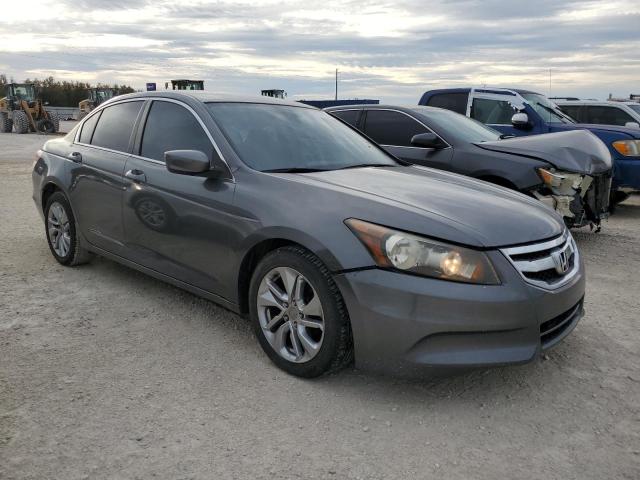 Photo 3 VIN: 1HGCP2F3XBA041398 - HONDA ACCORD 