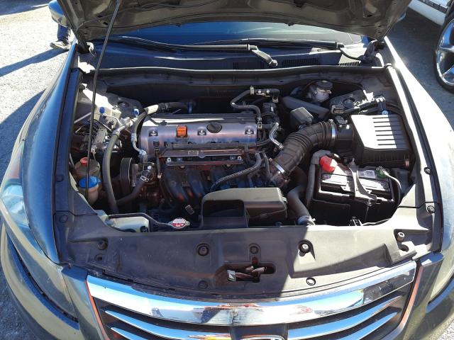 Photo 6 VIN: 1HGCP2F3XBA074269 - HONDA ACCORD LX 