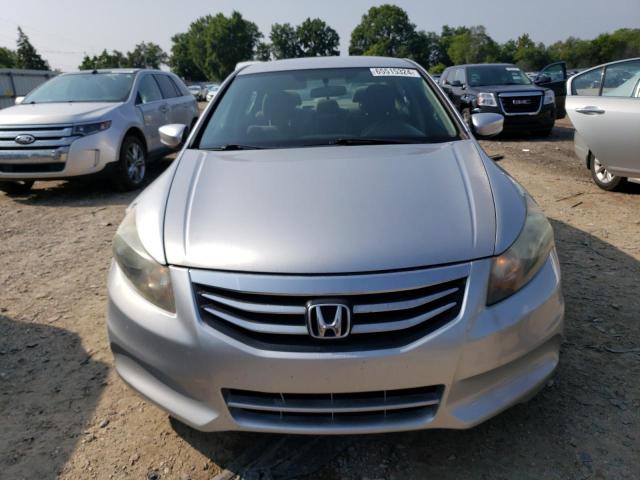 Photo 4 VIN: 1HGCP2F3XBA084591 - HONDA ACCORD 