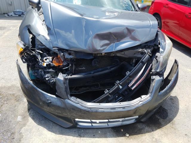 Photo 8 VIN: 1HGCP2F3XBA088172 - HONDA ACCORD LX 