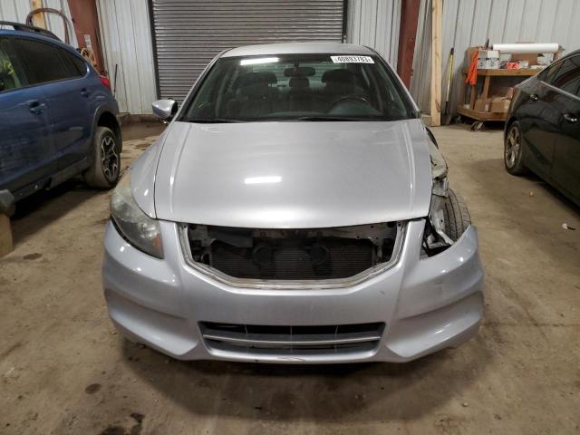 Photo 4 VIN: 1HGCP2F3XBA121686 - HONDA ACCORD LX 