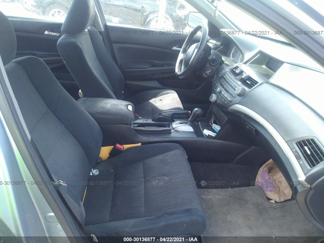 Photo 4 VIN: 1HGCP2F3XBA130422 - HONDA ACCORD SDN 