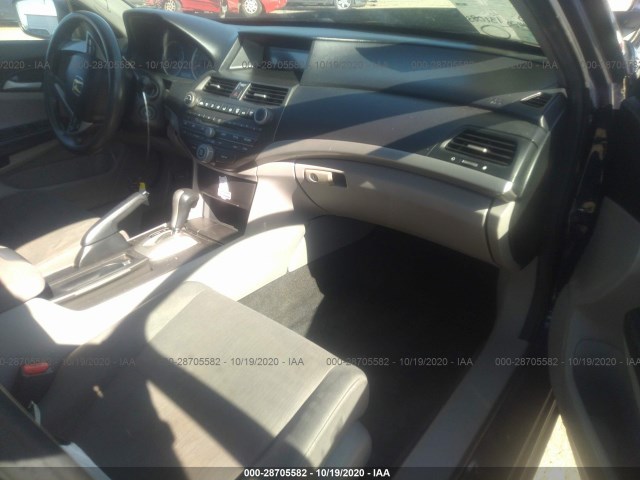 Photo 4 VIN: 1HGCP2F3XBA153831 - HONDA ACCORD SDN 