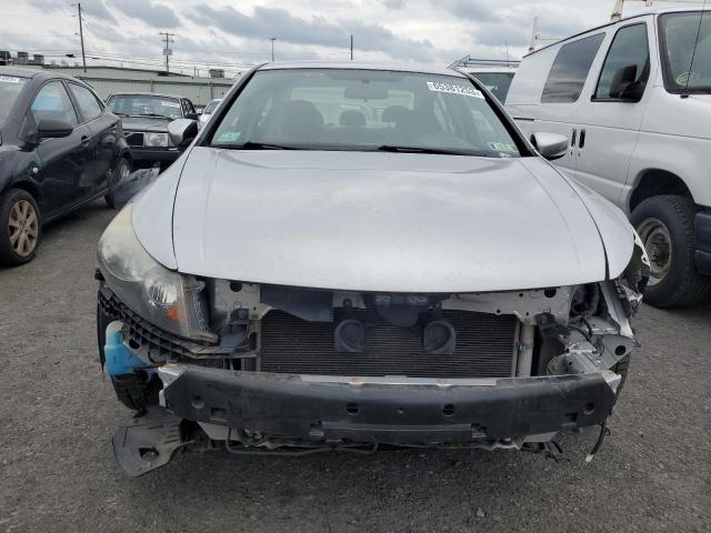 Photo 4 VIN: 1HGCP2F3XBA155482 - HONDA ACCORD LX 