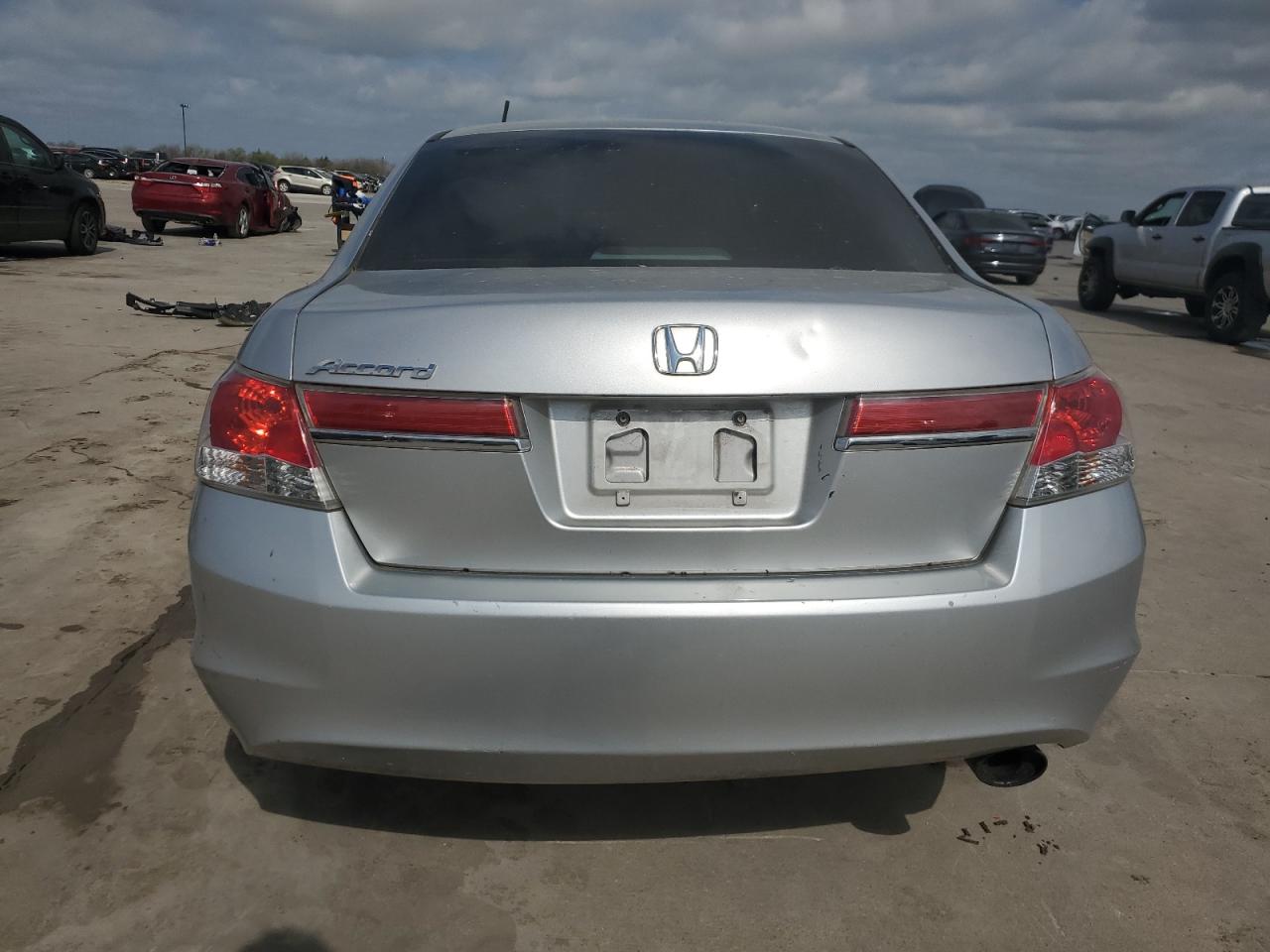 Photo 5 VIN: 1HGCP2F3XCA035053 - HONDA ACCORD 