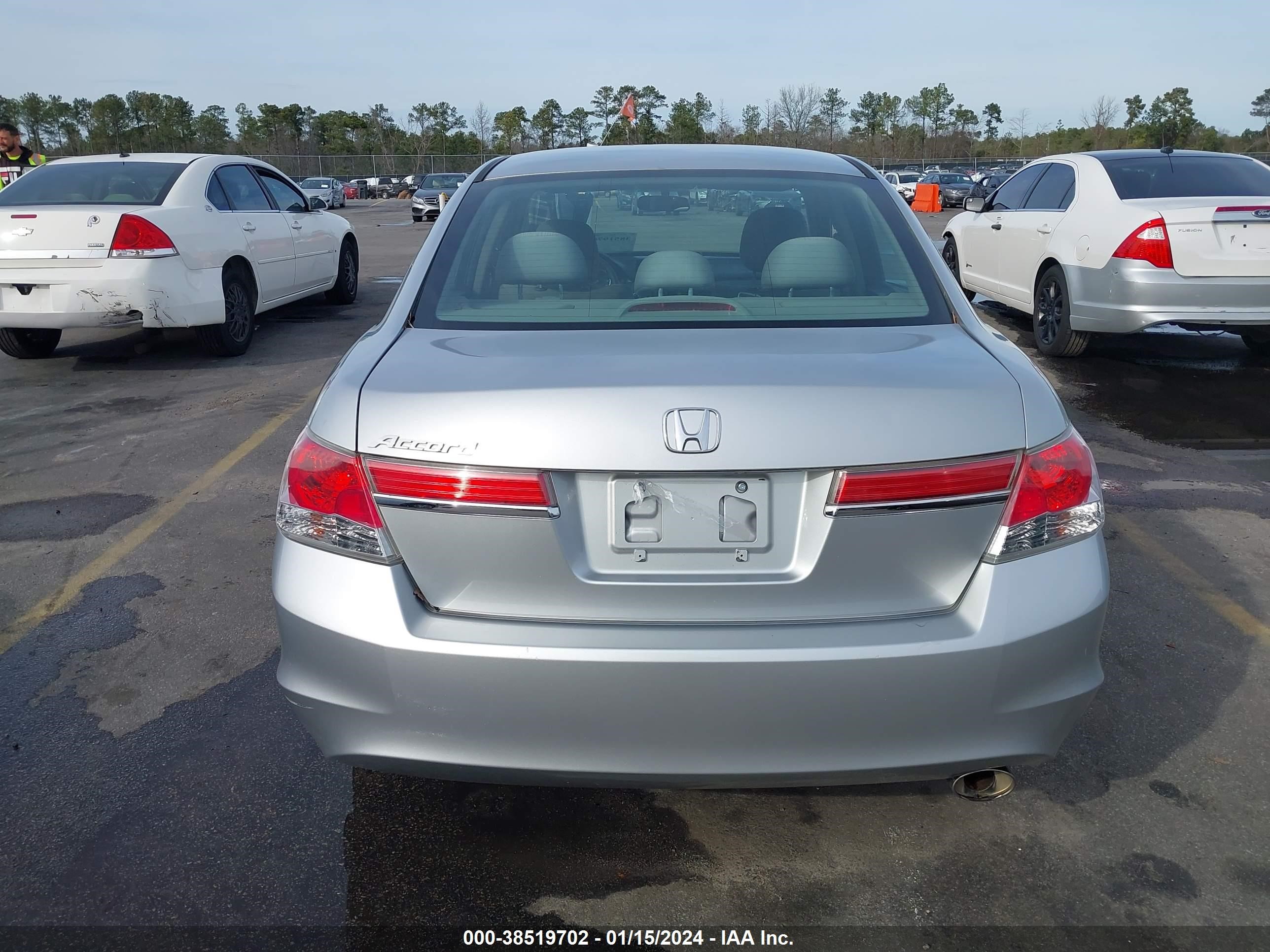 Photo 15 VIN: 1HGCP2F3XCA225998 - HONDA ACCORD 