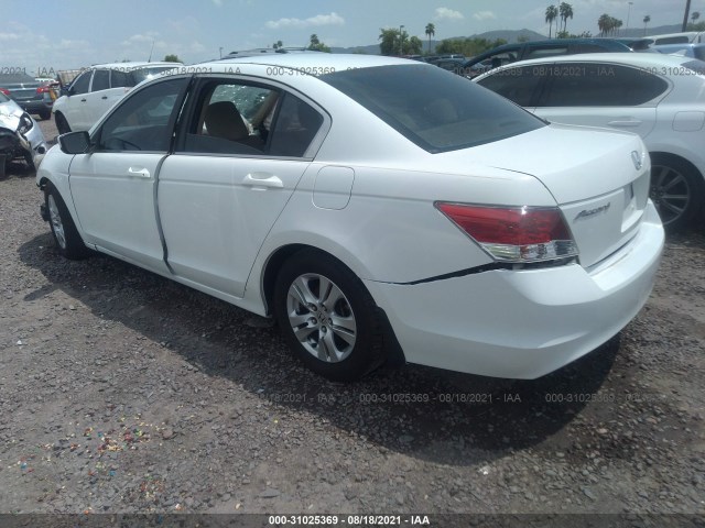 Photo 2 VIN: 1HGCP2F40AA030014 - HONDA ACCORD SDN 