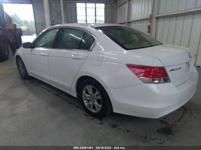 Photo 2 VIN: 1HGCP2F40AA058122 - HONDA ACCORD SDN 