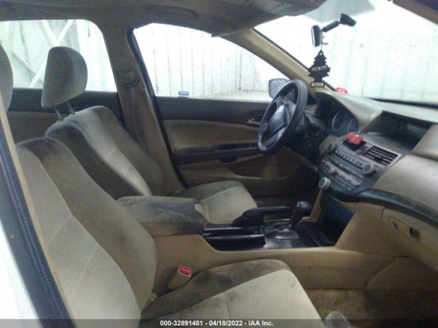 Photo 4 VIN: 1HGCP2F40AA058122 - HONDA ACCORD SDN 