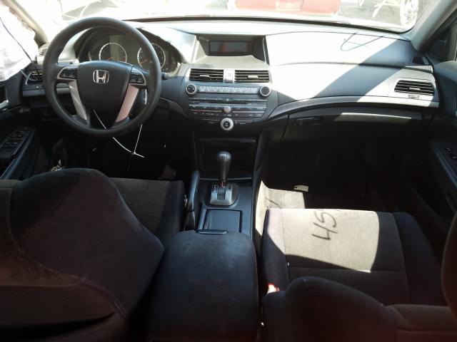 Photo 8 VIN: 1HGCP2F40AA097650 - HONDA ACCORD LXP 